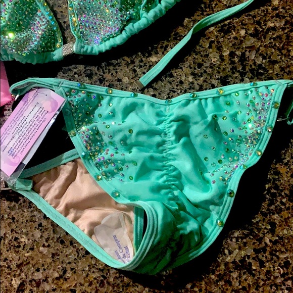 Competition Bikini - Picture 2 of 4